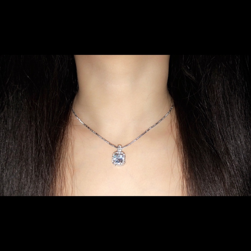 Gorgeous crystal necklace